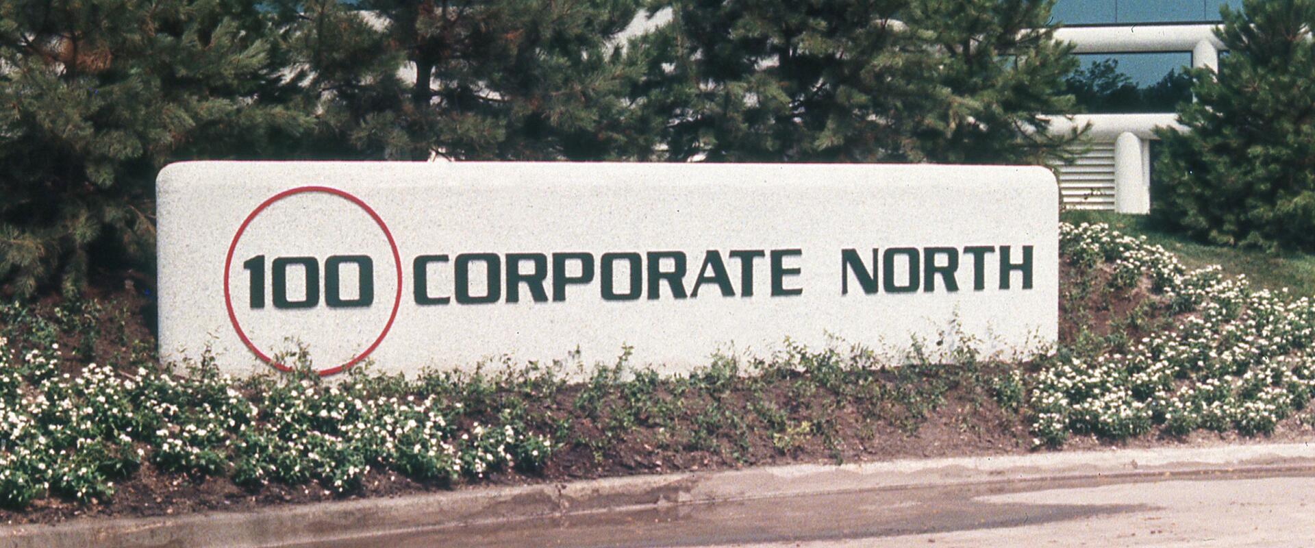 19B-48_100 Corporate North Gateway Sign_Andre´ Richardson King